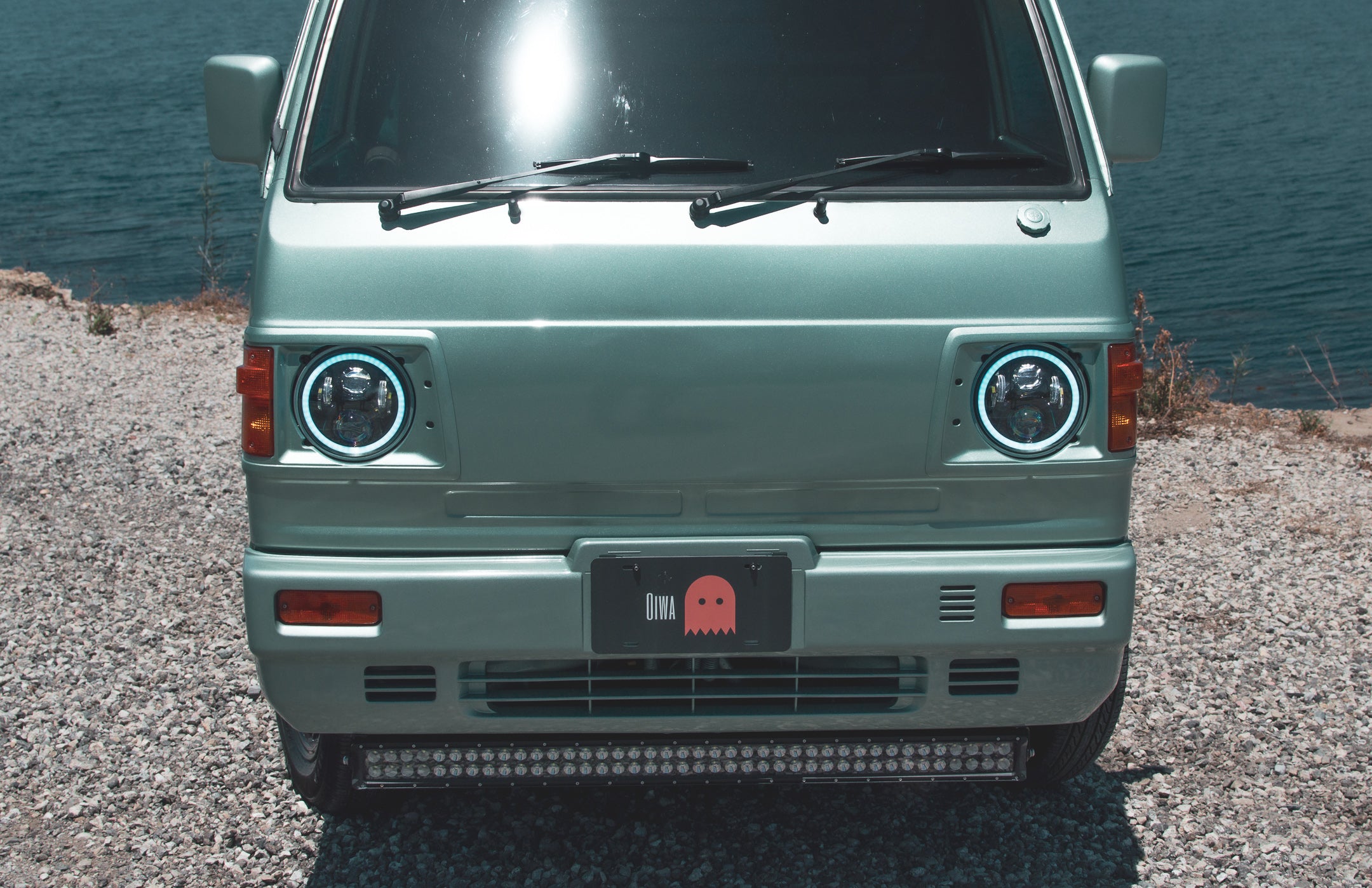 Suzuki Carry 4x4, a compact off-road vehicle, showcasing its rugged design and capabilities.