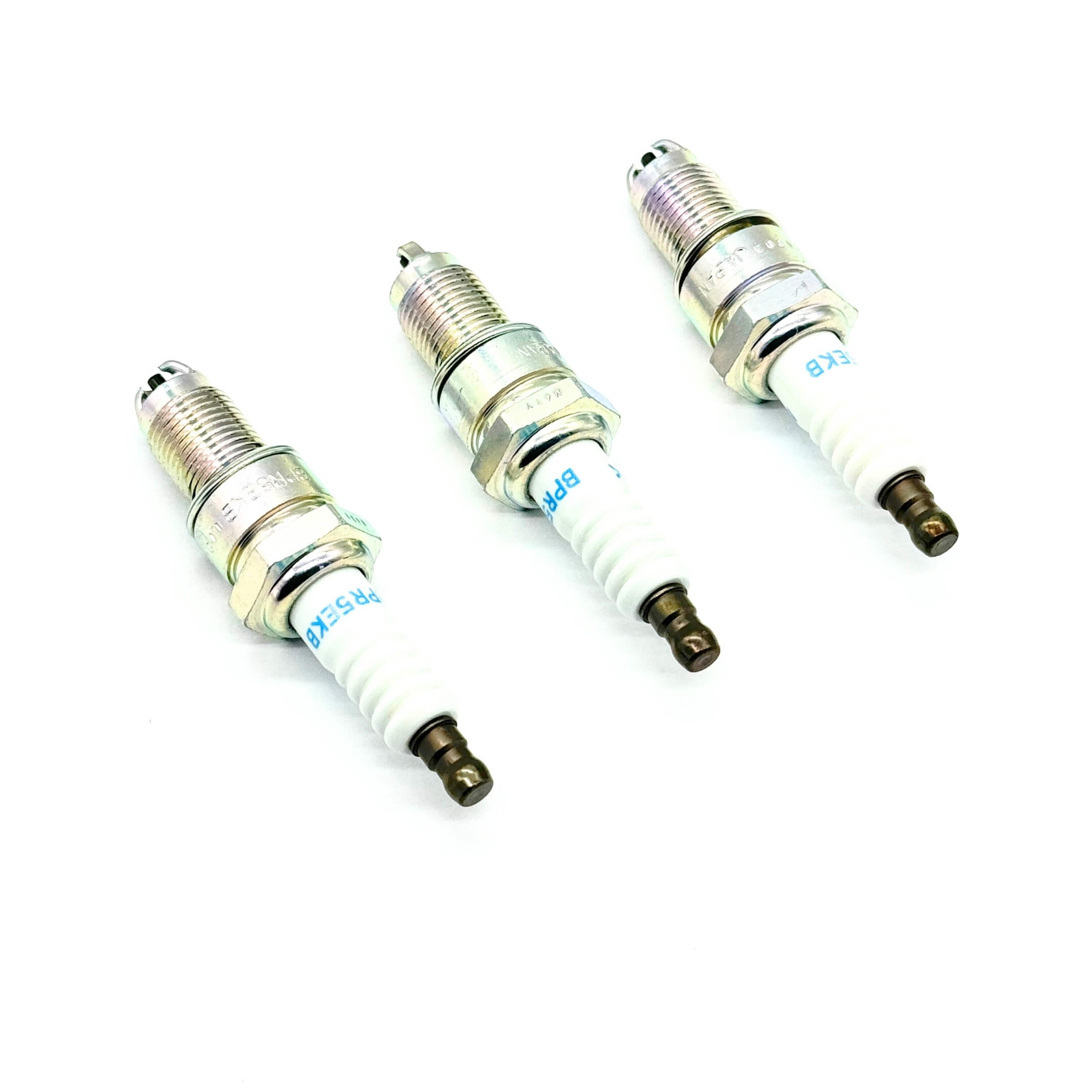 Premium spark plugs for EFGS/EFZS engines in Daihatsu Hijet S110P, designed for efficient combustion and long-lasting durability.