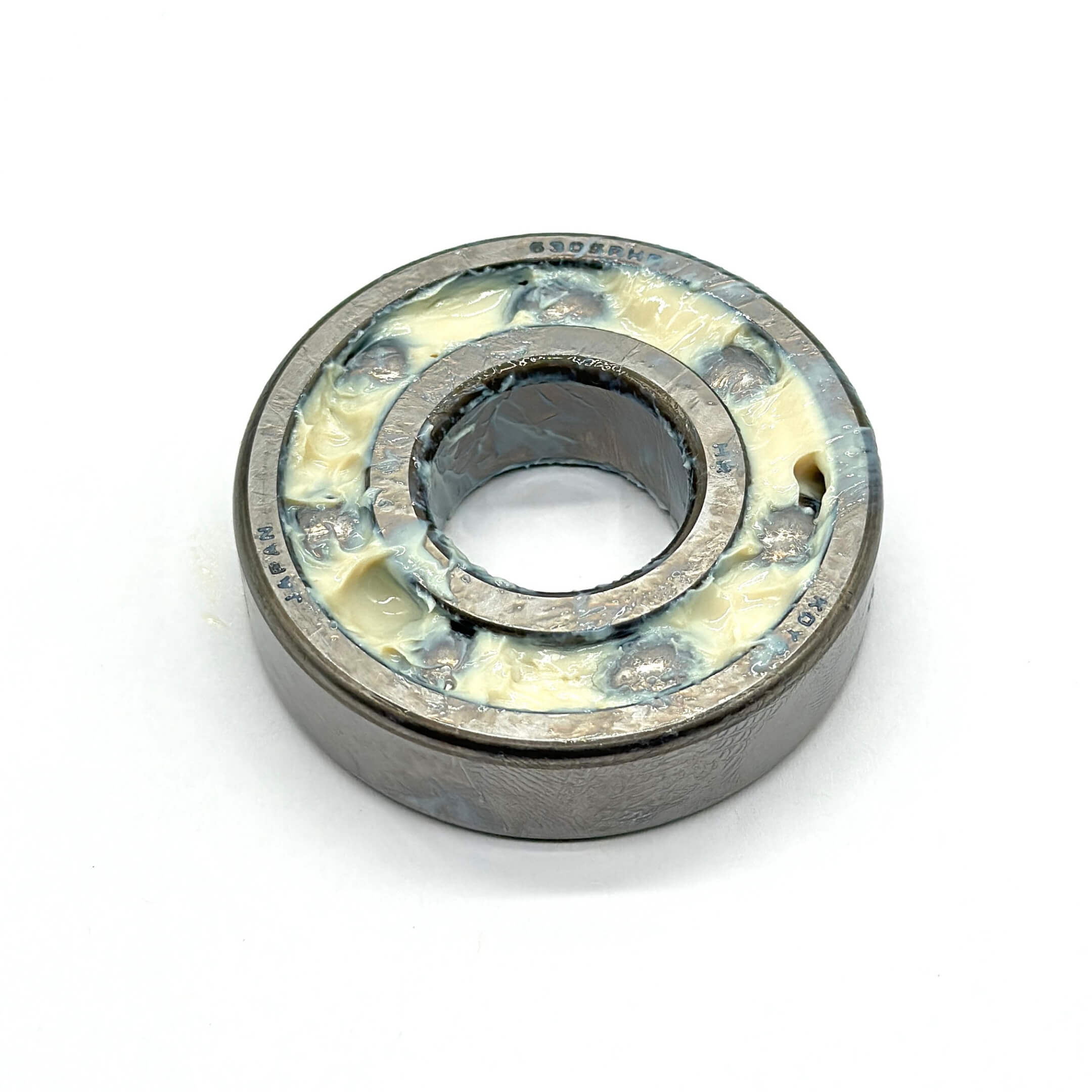 High-quality front wheel bearing for Daihatsu Hijet S80 and S100 Series, ensuring smooth wheel rotation and reliable performance for 4WD vehicles.