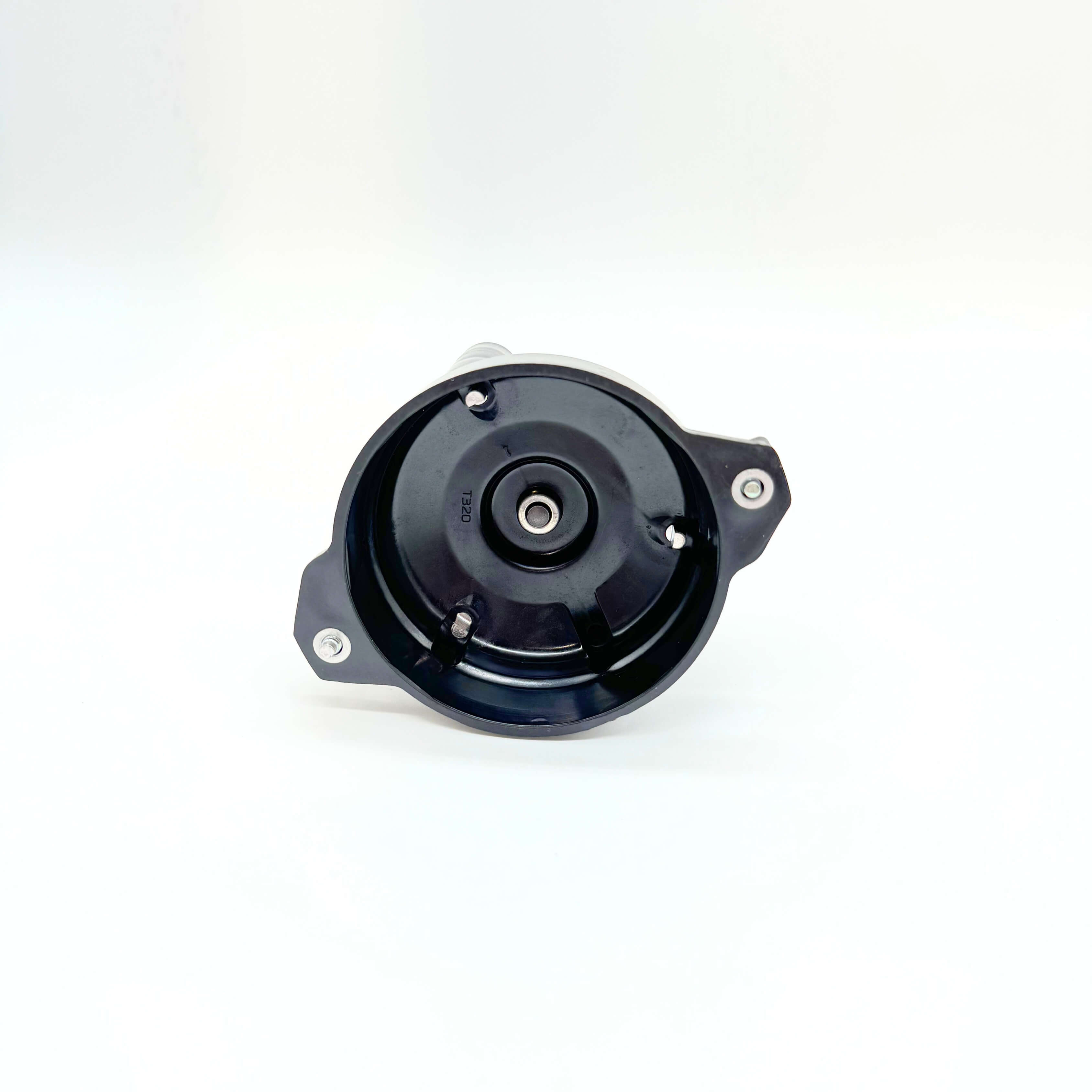 Durable underside view of ignition distributor cap for Suzuki Carry 1991-1998 models DC51T, DD51T, crafted for seamless electrical performance.