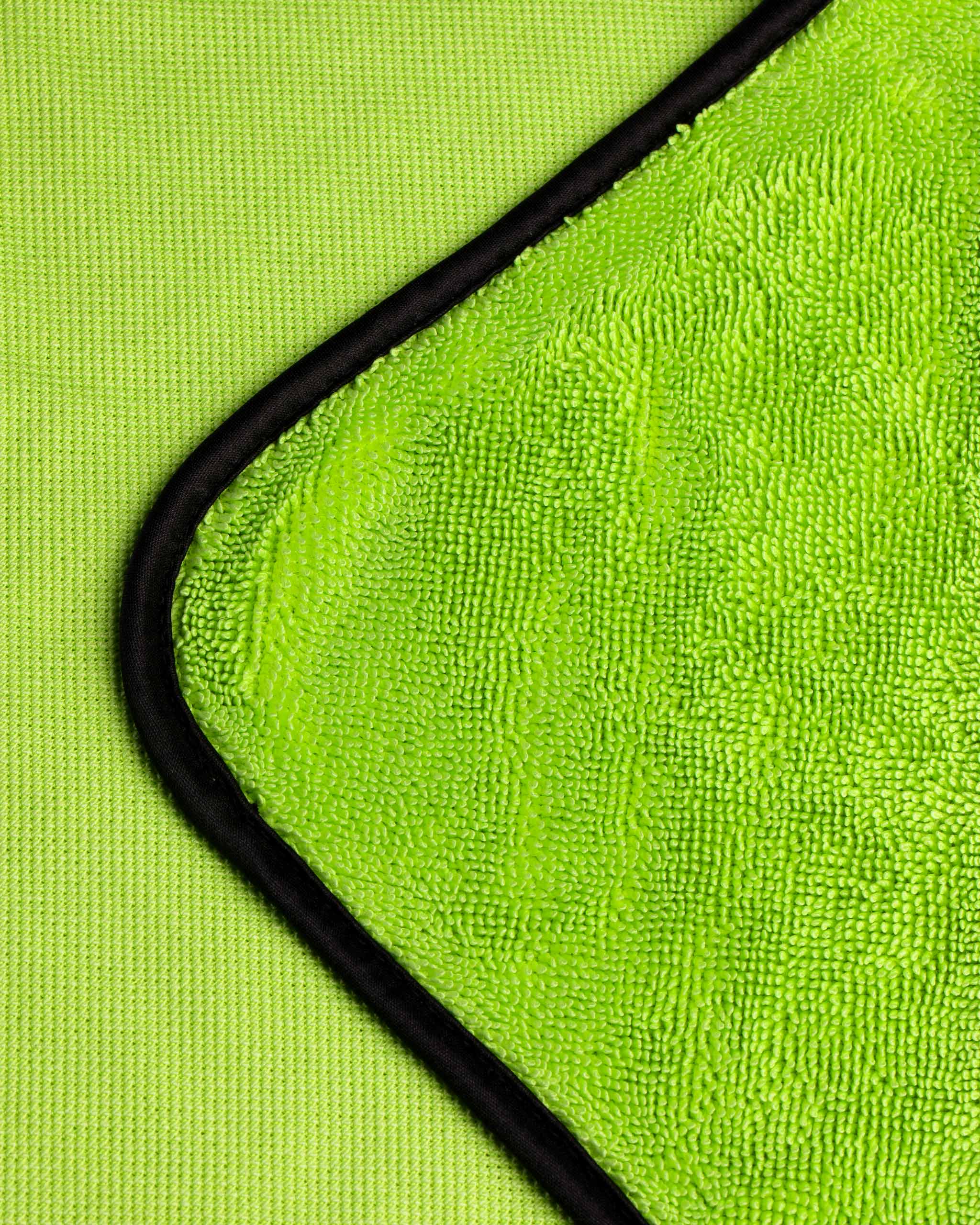 Best Car Window Cleaner microfiber towel corner, highlighting the soft, lint-free edges that gently polish glass surfaces without scratching.