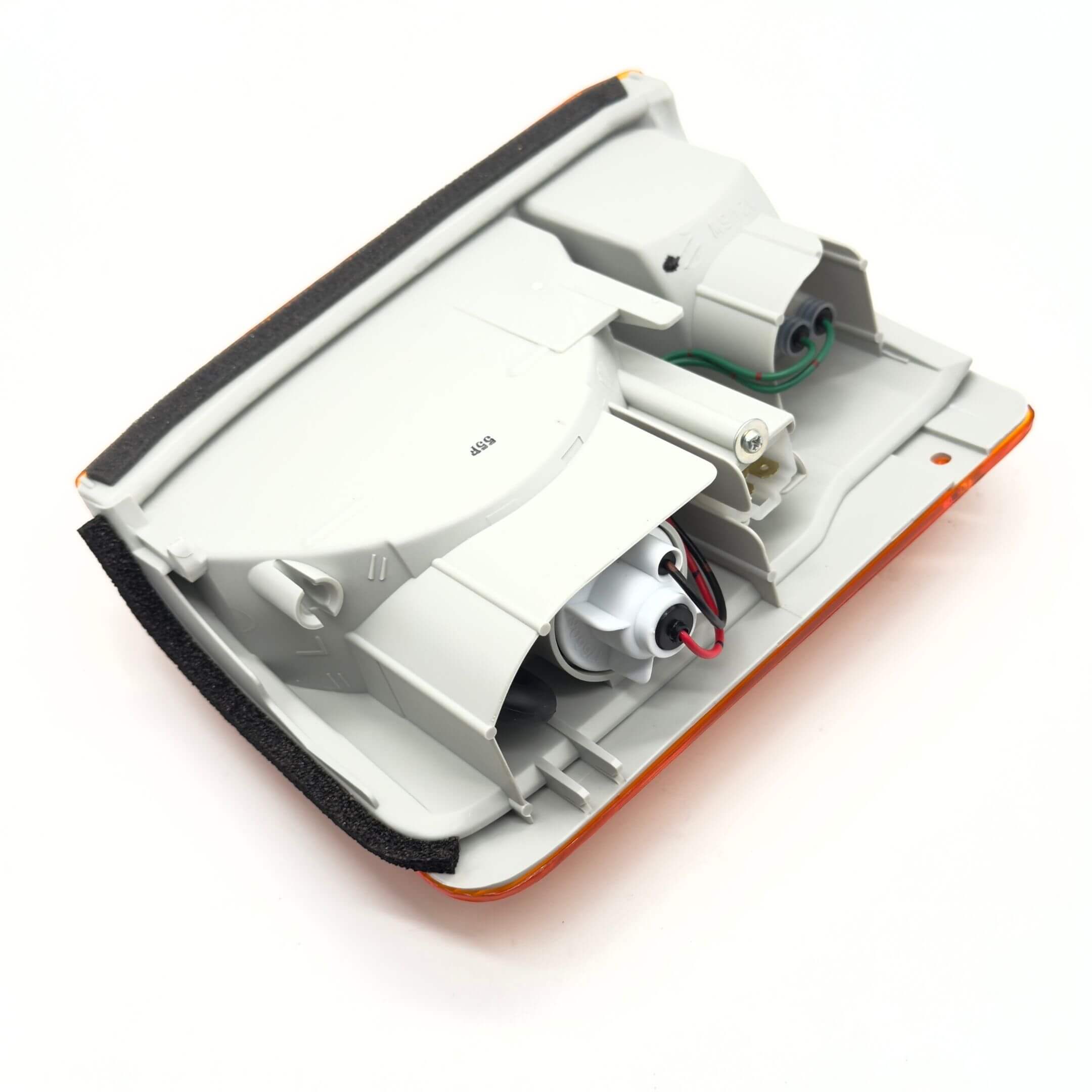 Front Turn Lamp Assembly for Subaru Sambar Truck TT1, TT2 Models (1999-2012) featuring a durable housing and wiring connectors.