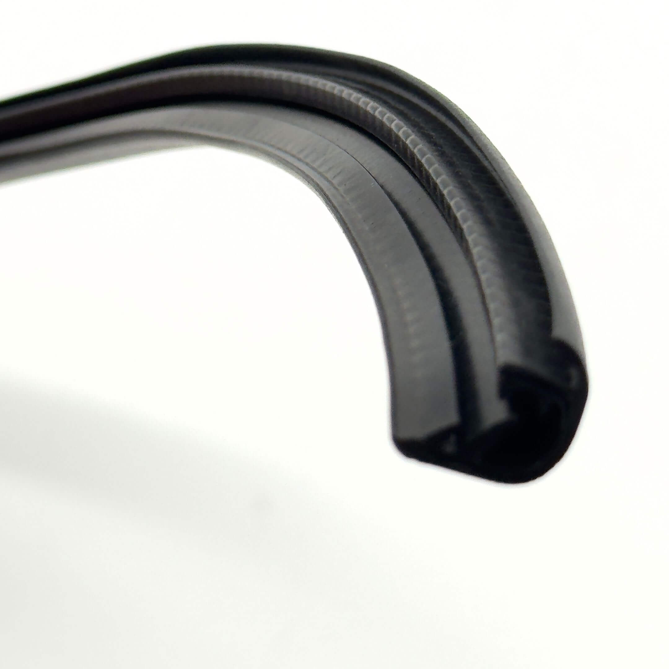Front Windshield Weatherstrip Seal for Subaru Sambar Wagon TW1, TW2 Models (1999-2012) featuring a durable black rubber design.