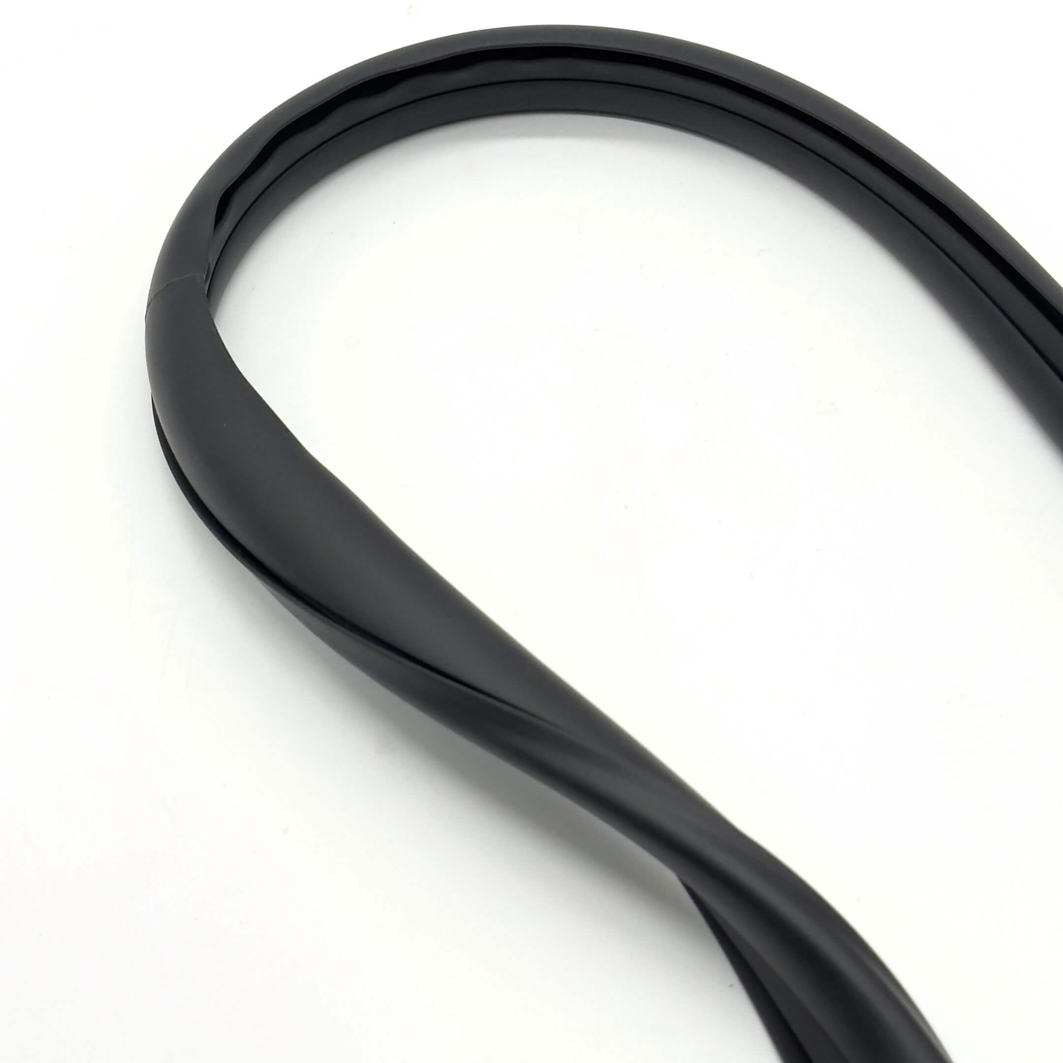 Rear Window Weatherstrip Seal for Subaru Sambar Van TV1, TV2 Models (1999-2012) featuring a sleek, durable black rubber design.