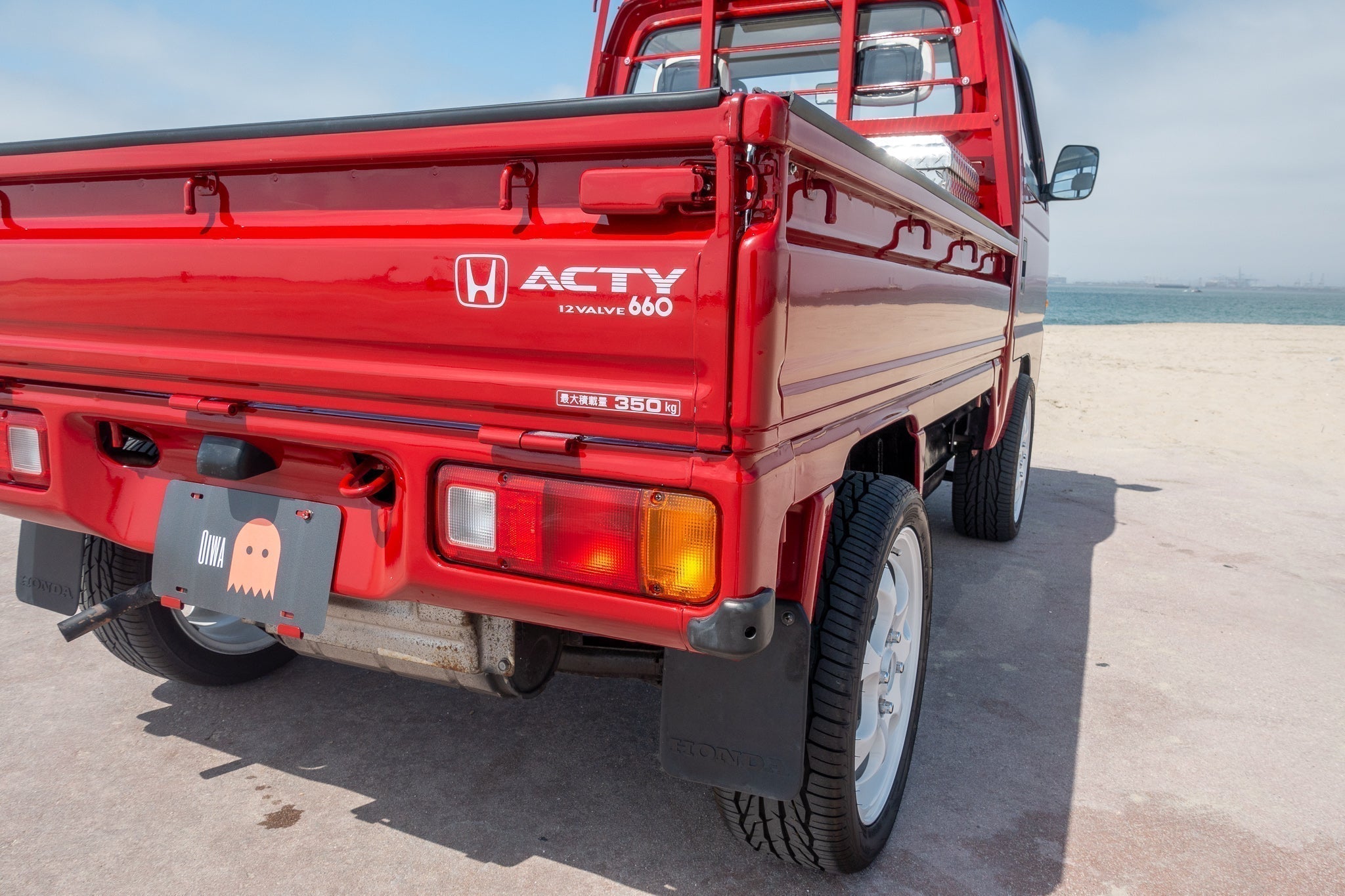 12-valve 660 cc Honda Acty in red (1990s)