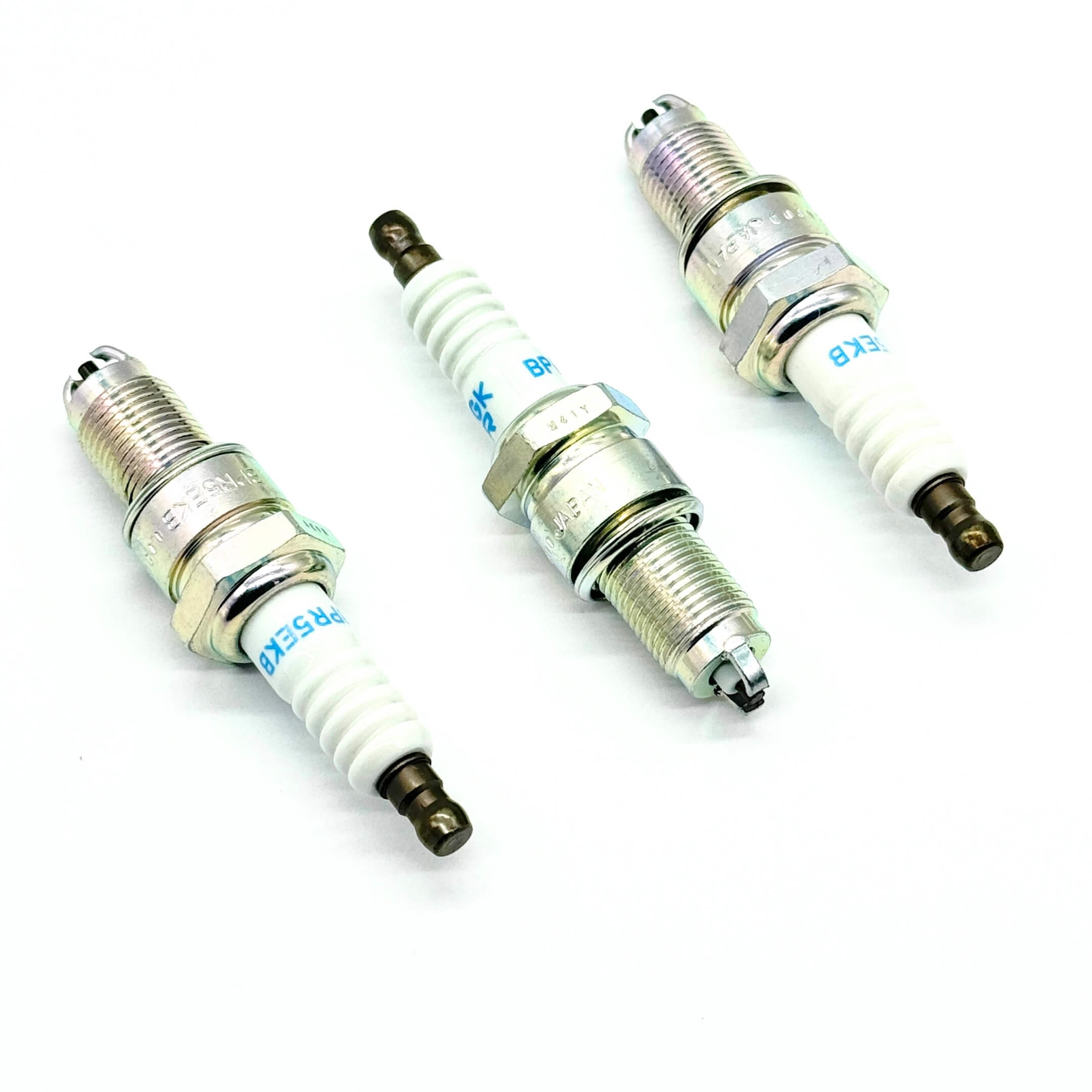 Close-up of precision-engineered spark plugs for Daihatsu Hijet EFI engines, ensuring reliable ignition and improved engine performance.