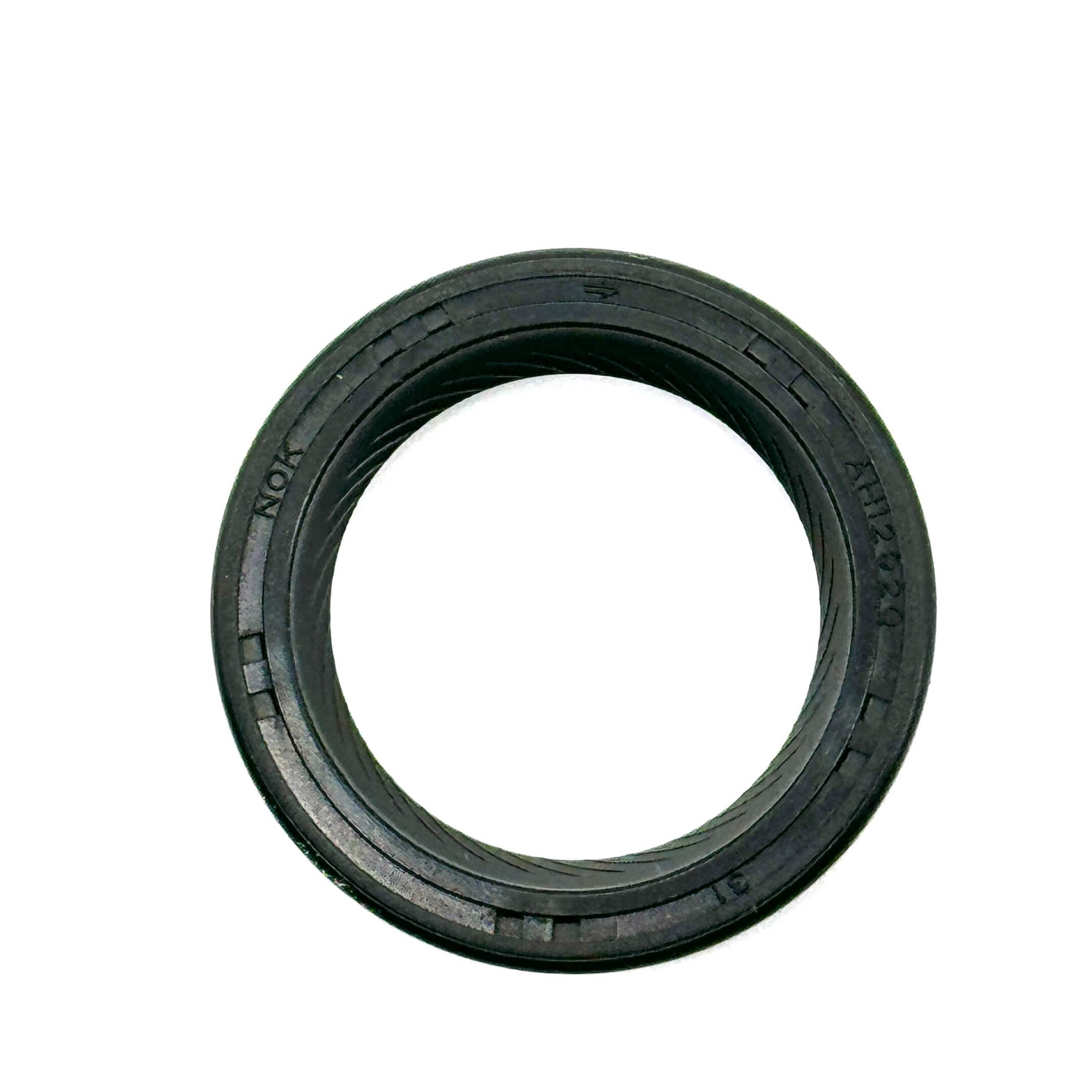 Transmission Input Oil Seal for Daihatsu Hijet Trucks S100P, S110P, S210P (1994-2014), featuring durable OEM design to prevent oil leaks.