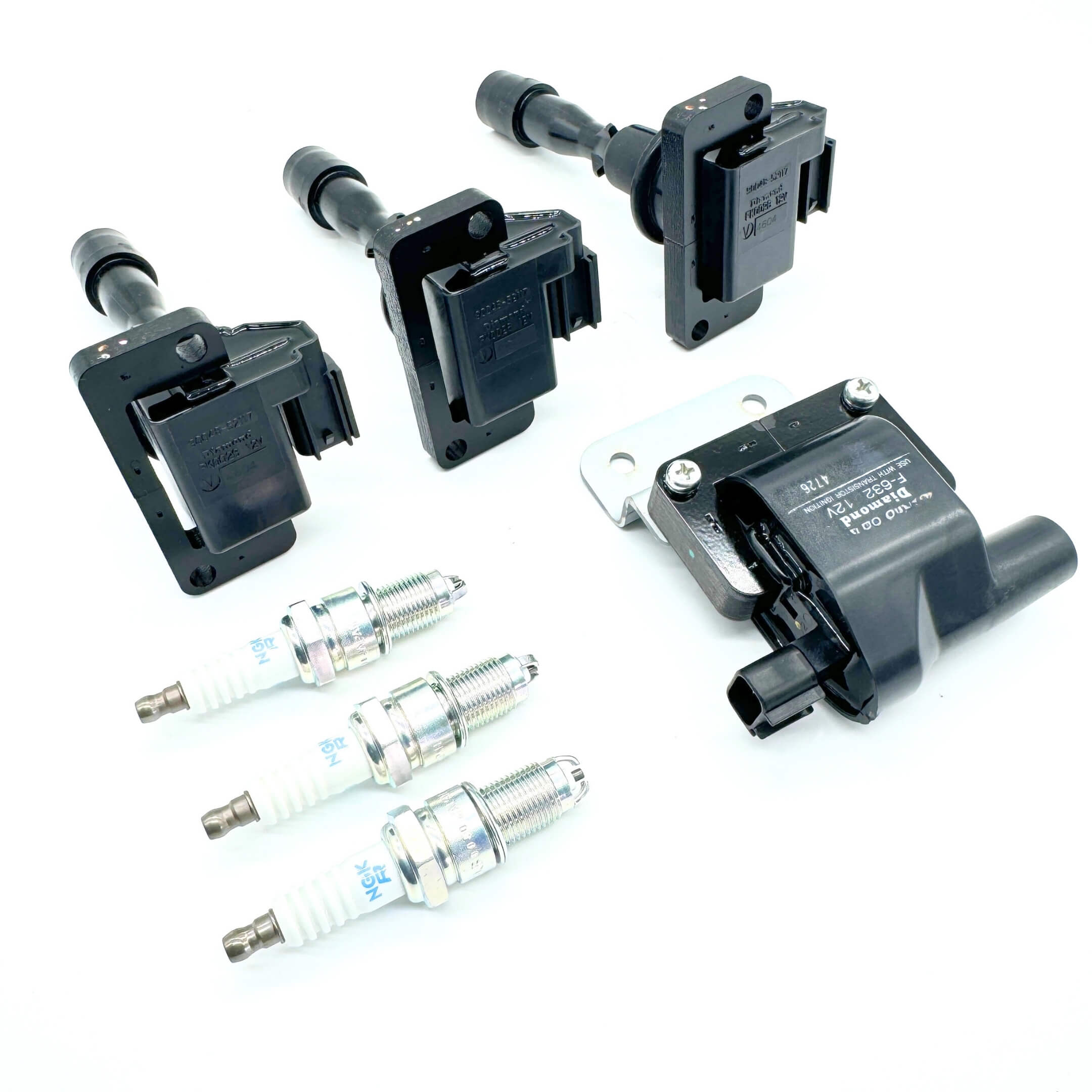 Complete Daihatsu Hijet ignition kit with NGK spark plugs, a 3-piece ignition coil set, and an additional coil with bracket for EFGS engines.