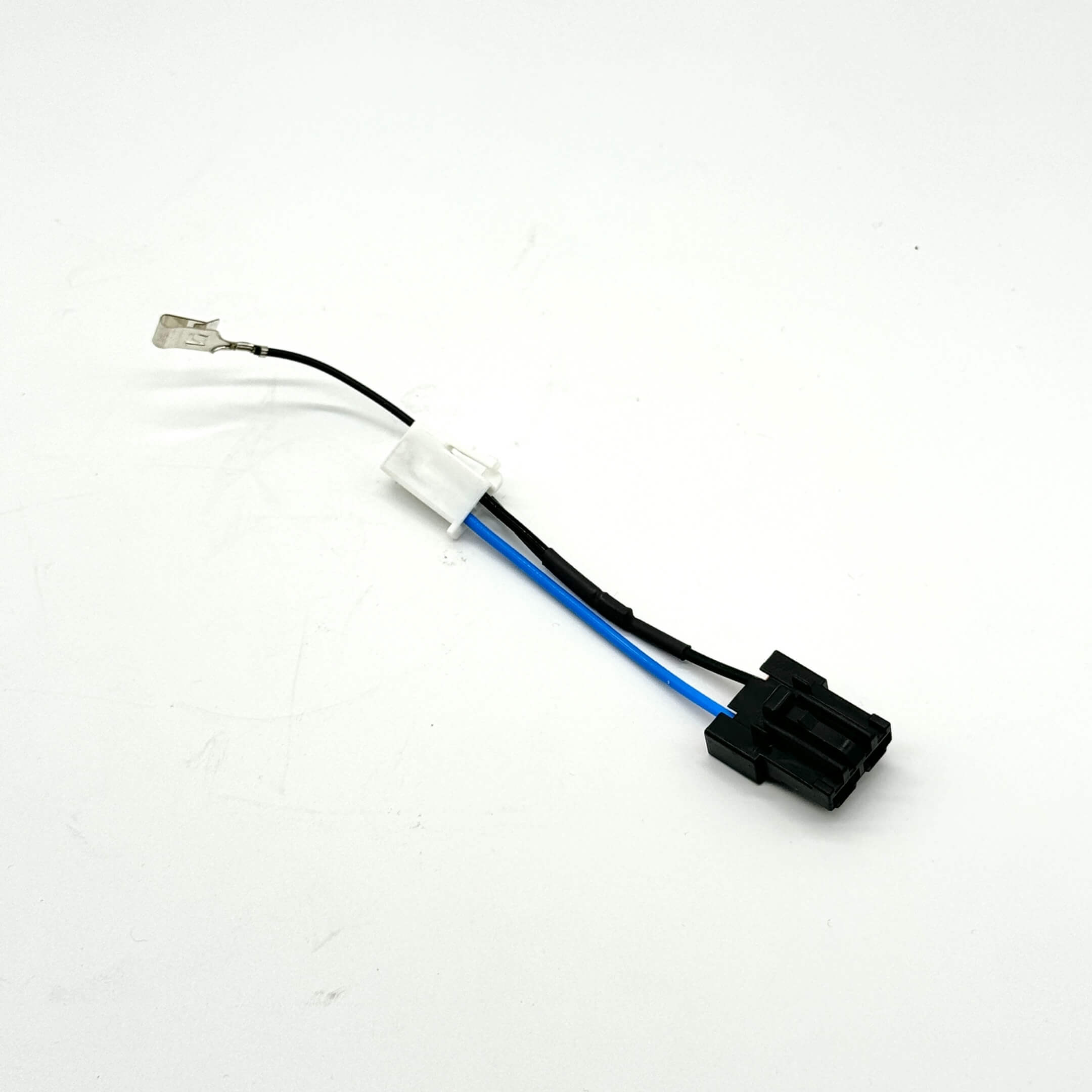 Genuine Honda fuel pump connector for Honda Vamos Van HM1, HM2 models (1999-2018) featuring black and blue wiring.