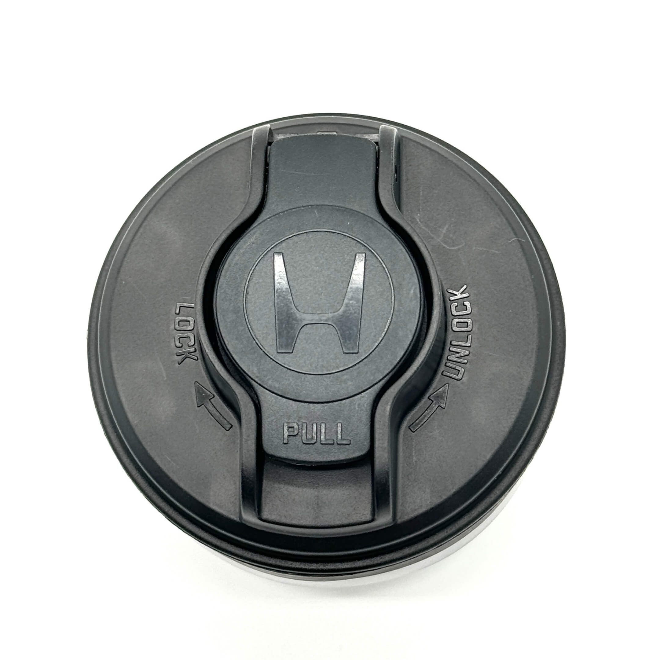 Black fuel cap for Honda Vamos Van HM1, HM2 models (1999-2018) featuring lock and unlock indicators.