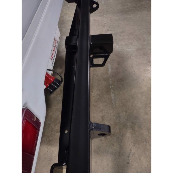 Black Suzuki Carry rear bumper with tow bar for DB52T model, 1999-2002.