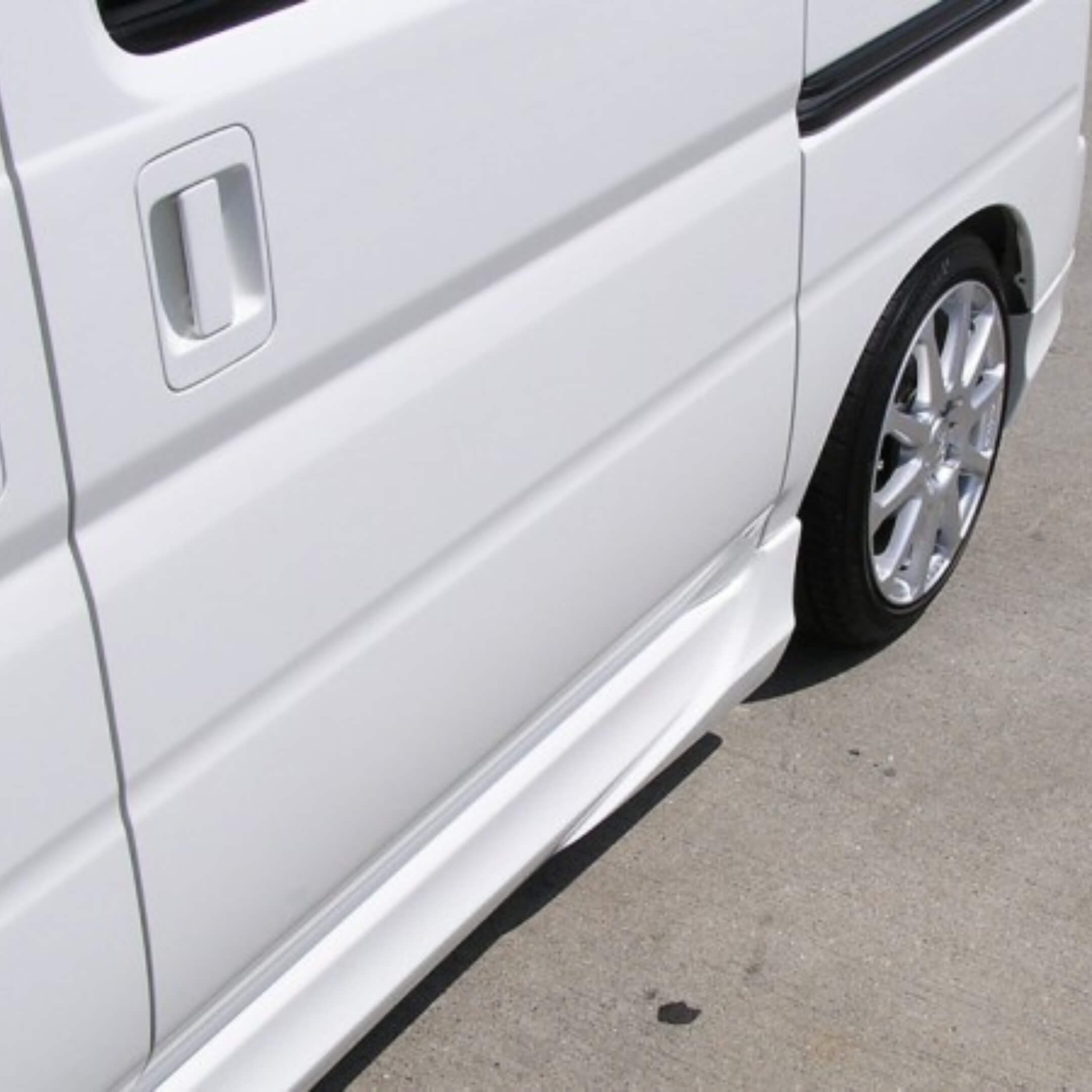 White Honda Vamos side skirts body kit for HM1, HM2 models (1999-2018) featuring sleek design and enhanced aerodynamics.